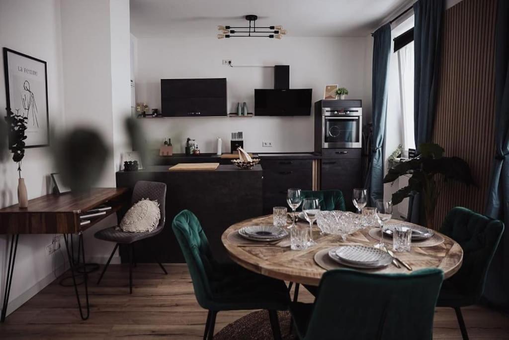 Cozy Dreams: Deluxe 2-Zimmer-Apartment -Kueche Nuremberg Extérieur photo